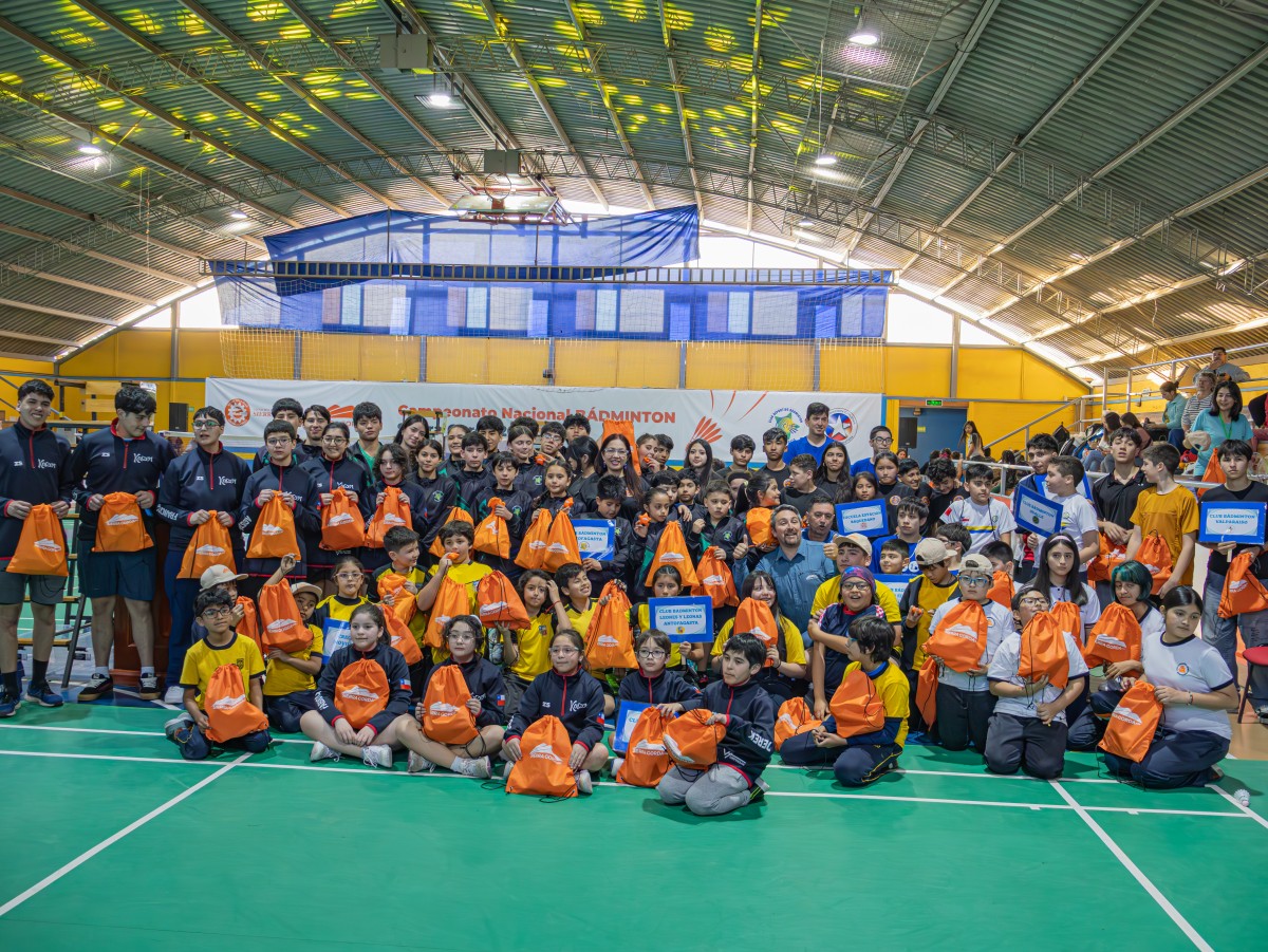 Sierra Gorda marca un hito al inaugurar el Campeonato Nacional de Bádminton.