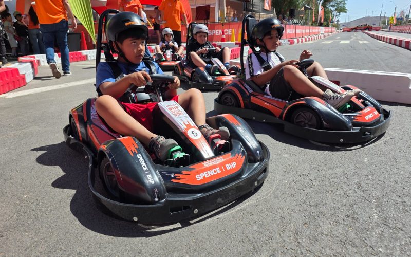 Niñas y niños de Sierra Gorda disfrutaron de jornada de E-Karts en apoyo a la Teletón