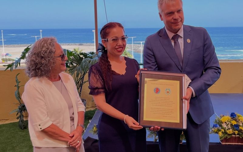 Alcaldesa de Sierra Gorda encabeza saludo protocolar por el 147 aniversario de Antofagasta