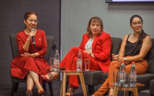 Alcaldesa de Sierra Gorda participó en conversatorio sobre rol de la mujer en la Región de Antofagasta